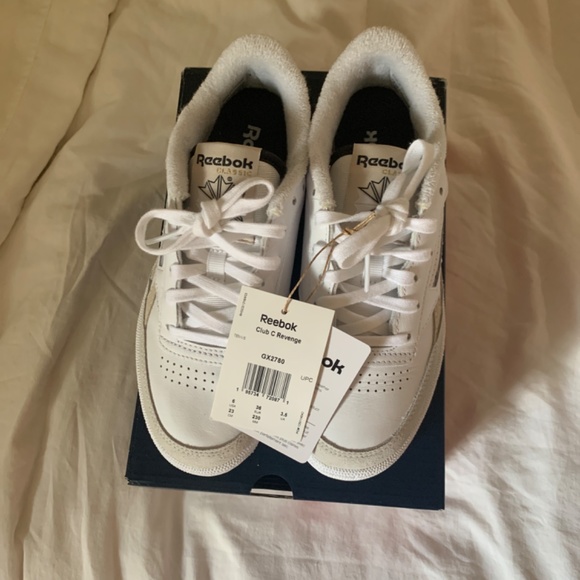 In box NWT Women's Reebok x Ssense Club C Revenge - Picture 4 of 5